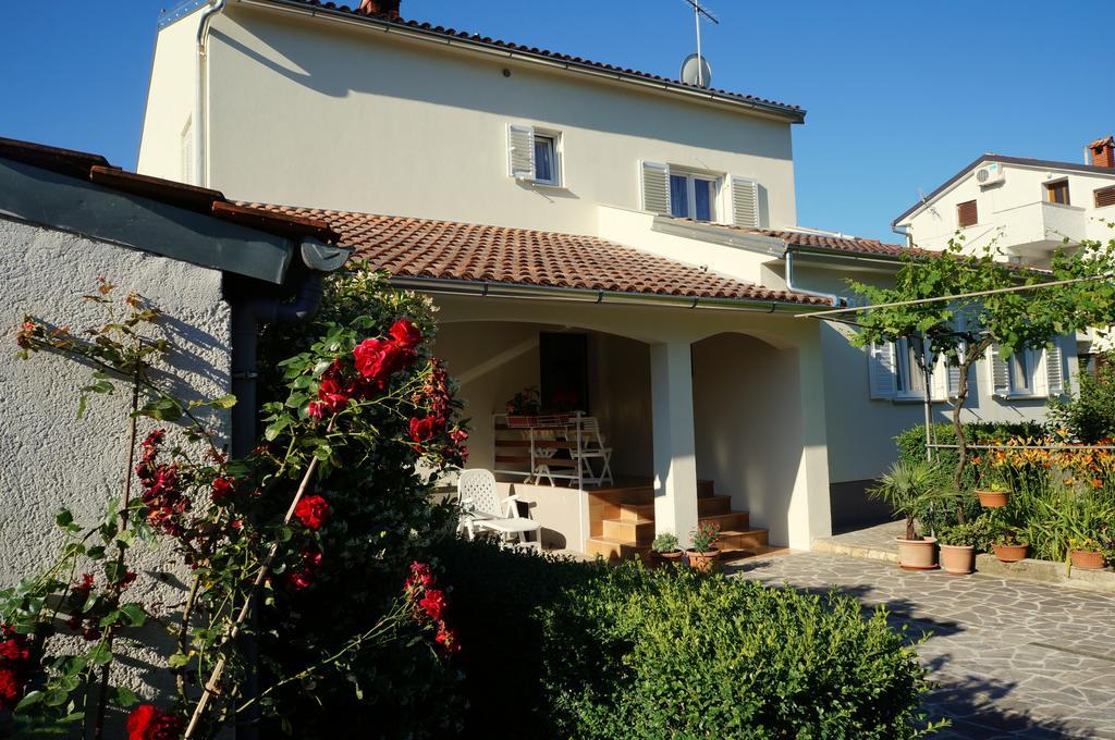 Studio And Apartment Nadia With Garden Porec Phòng bức ảnh