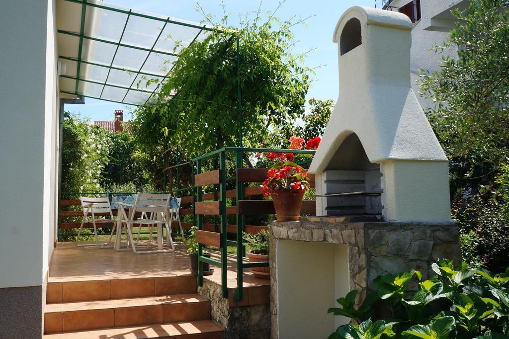 Studio And Apartment Nadia With Garden Porec Phòng bức ảnh