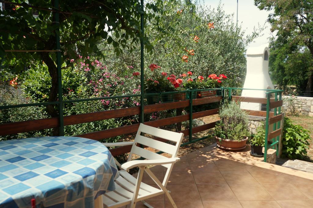 Studio And Apartment Nadia With Garden Porec Phòng bức ảnh