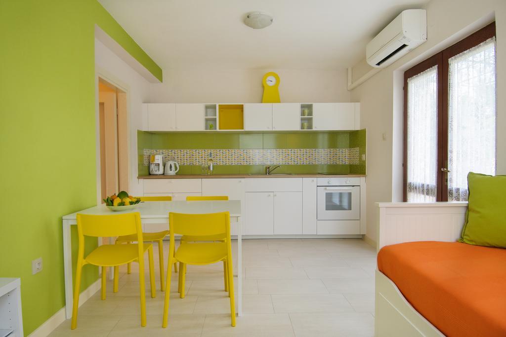 Studio And Apartment Nadia With Garden Porec Ngoại thất bức ảnh