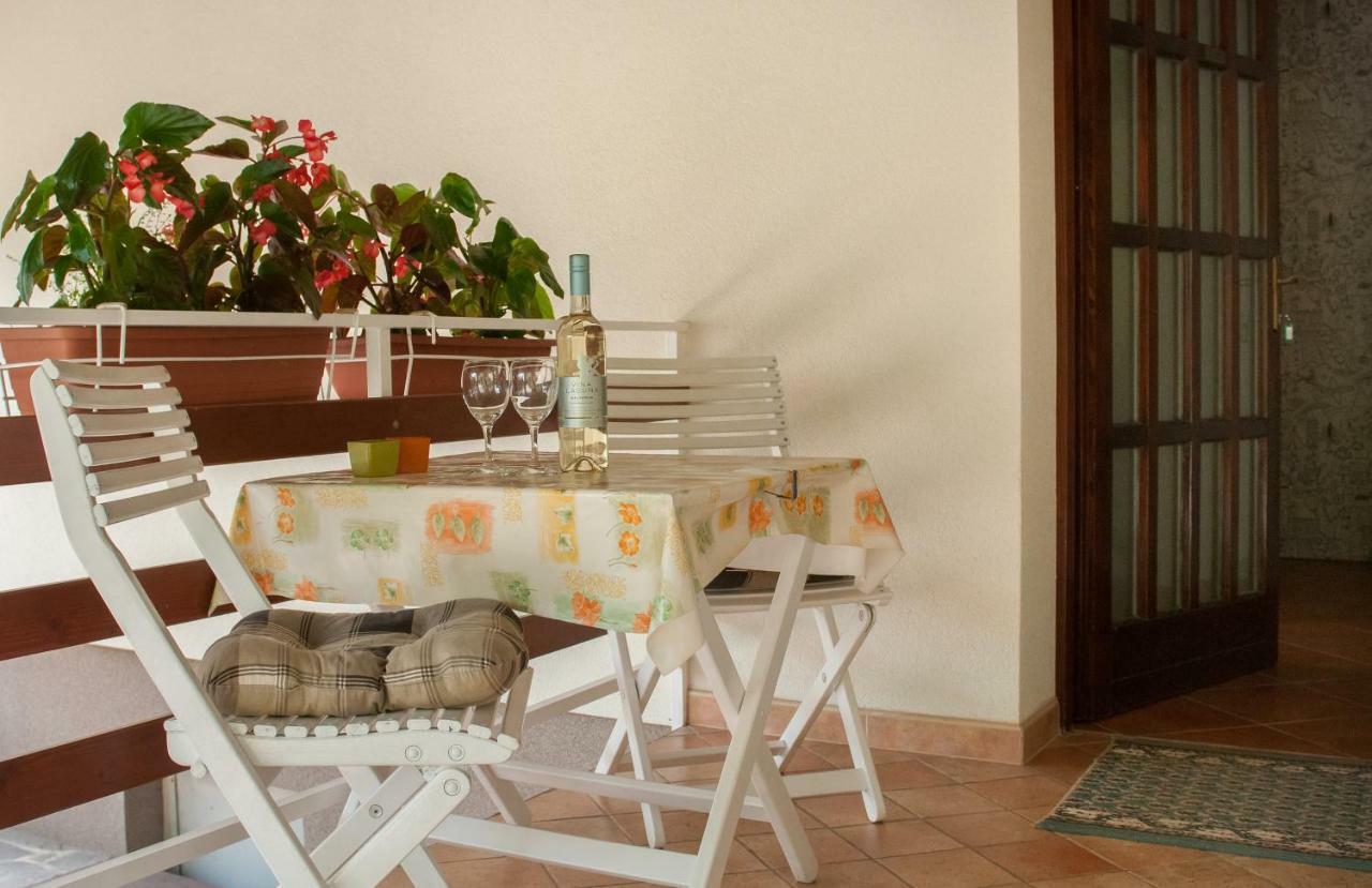 Studio And Apartment Nadia With Garden Porec Ngoại thất bức ảnh
