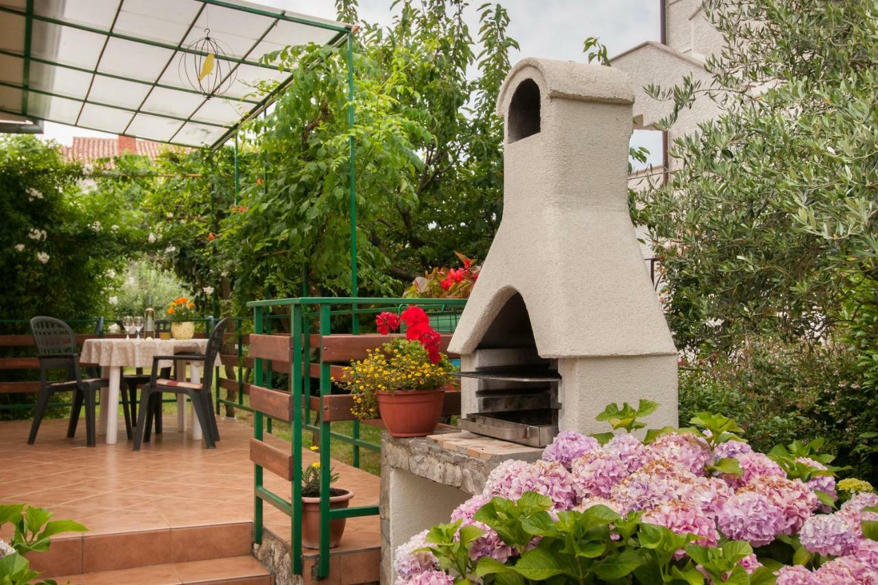 Studio And Apartment Nadia With Garden Porec Ngoại thất bức ảnh